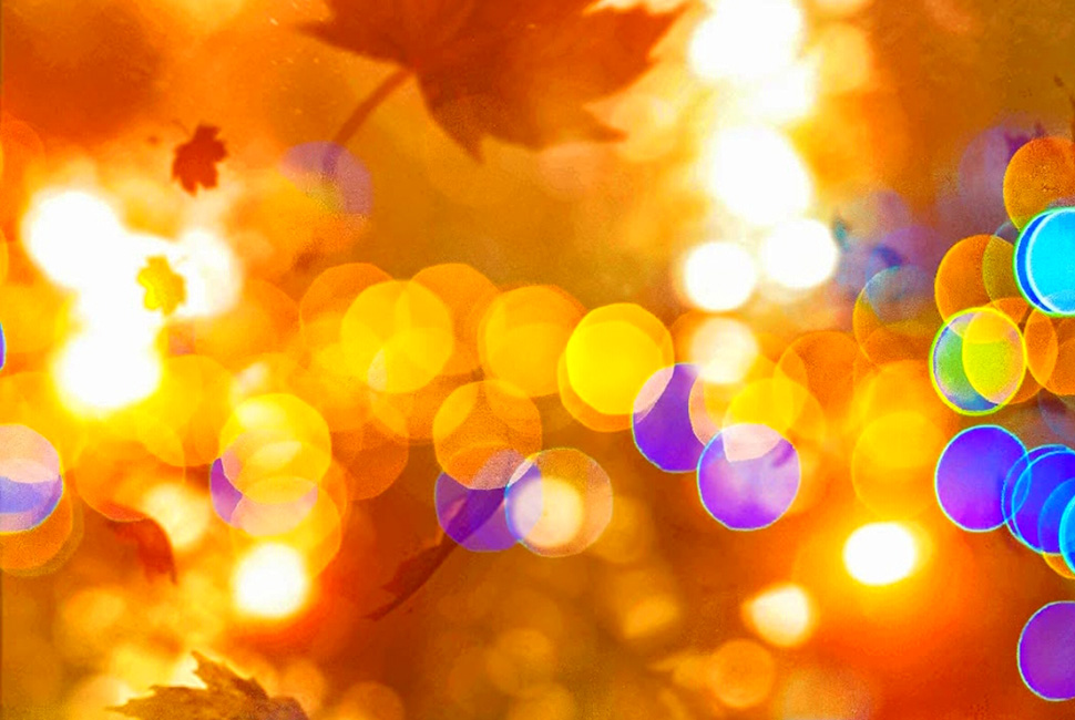 Fotografia autoral de Ricardo Laf mostrando uma composição de dupla exposição voltada para o sol. A imagem apresenta círculos de luz coloridos (bokeh) em tons de amarelo, azul e laranja, criando uma atmosfera onírica e abstrata.