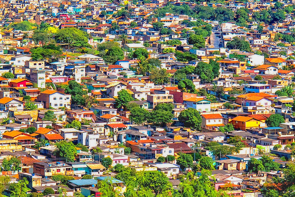 Vista panorâmica da região noroeste de Belo Horizonte, destacando a densidade urbana e o horizonte da cidade, por Ricardo Laf.